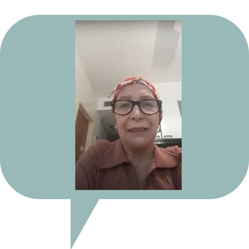 Imagen de Maria Corvalan - 42 años fumando